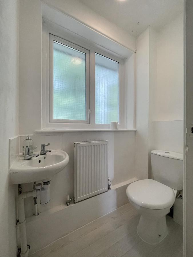 Bright, Warm & Cozy House In Harpurhey Apartment Manchester Bagian luar foto
