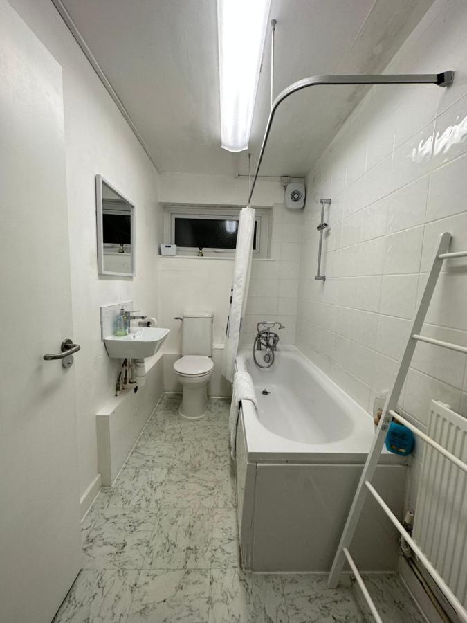 Bright, Warm & Cozy House In Harpurhey Apartment Manchester Bagian luar foto