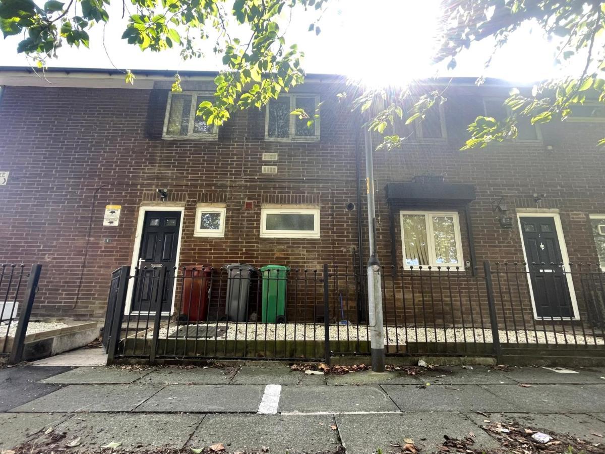 Bright, Warm & Cozy House In Harpurhey Apartment Manchester Bagian luar foto